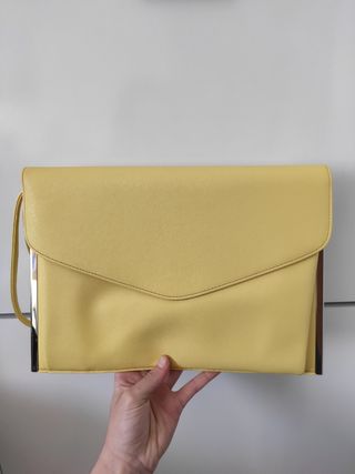 Bolso de mano amarillo de segunda mano por 4 EUR en Torrelavega en WALLAPOP