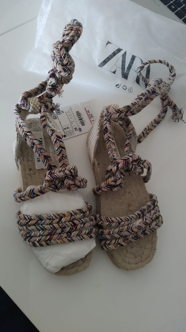 sandalias zara con etiqueta talla 28
