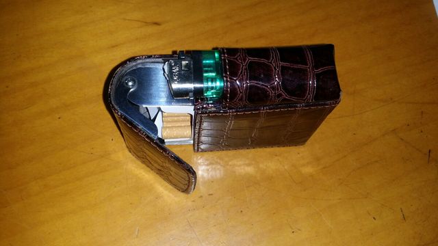 Cigarrera de cuero artesanal