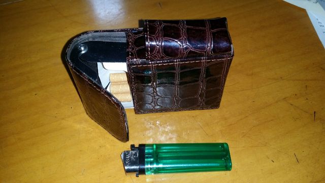 Cigarrera de cuero artesanal