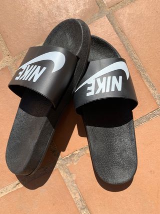 Chanclas Nike Unisex 40-41 de segunda mano por 10 EUR en Madrid en WALLAPOP