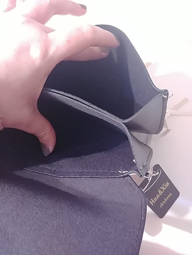 LOTE de 2 bolsos pequeños (ver fotos) A ESTRENAR