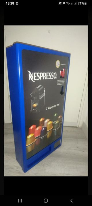 Expendedora capsulas de café Nespresso de segunda mano por 120 EUR en  Sevilla en WALLAPOP