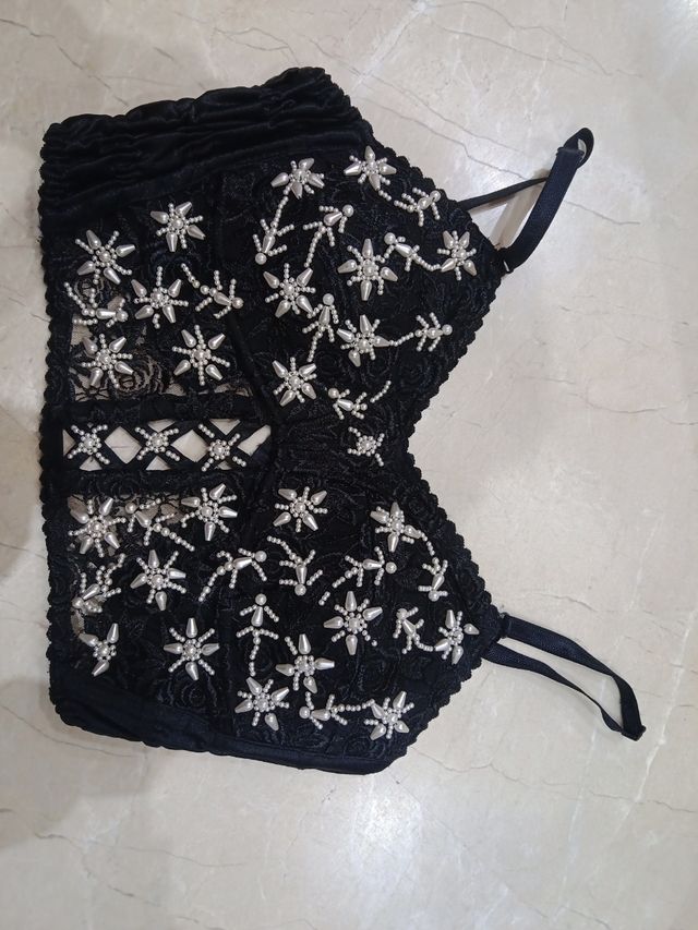 top con perlitas y pasamanería talla M