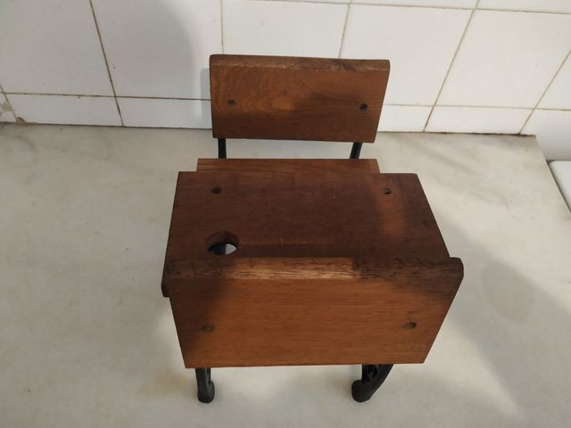 Pequeño pupitre de colegio