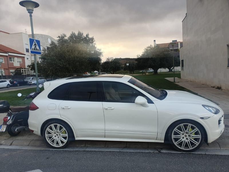 Porsche Cayenne 2011 - foto 1