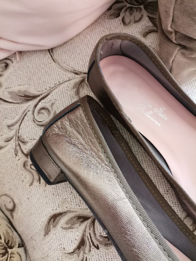 Manoletina verde oliva.