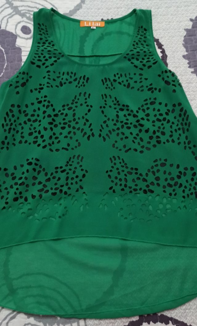 Camiseta verde y negra, talla M/L