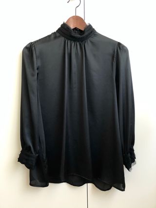 Blusa Satén ZARA de segunda mano por 20 EUR en Madrid en WALLAPOP