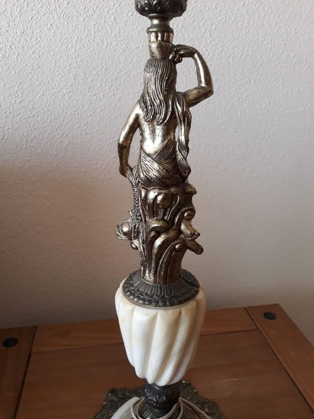 Lámpara de bronce y mármol