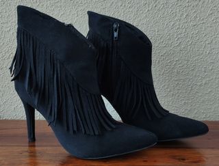 Botines de tacón con flecos Marypaz. Talla 35 de segunda mano por 12 EUR en  Fuenlabrada en WALLAPOP