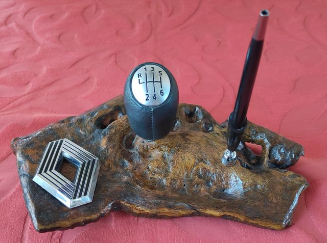 Portabolis trofeo escritorio Renault vintage.