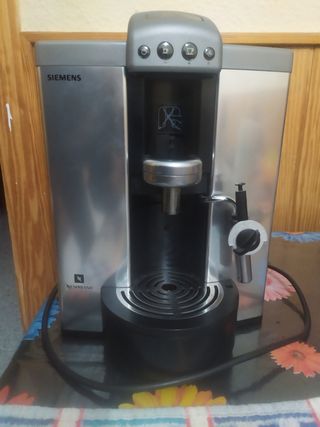 Cafetera de cápsulas Nespresso Siemens TK70n01 de segunda mano por 55 EUR  en Los Dolores en WALLAPOP