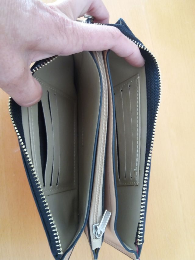 cartero monedera rosa