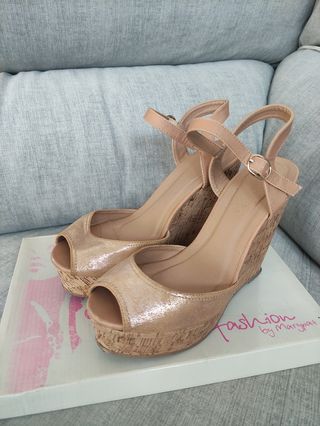 Sandalias cuña Marypaz de segunda mano por 3 EUR en Elda en WALLAPOP