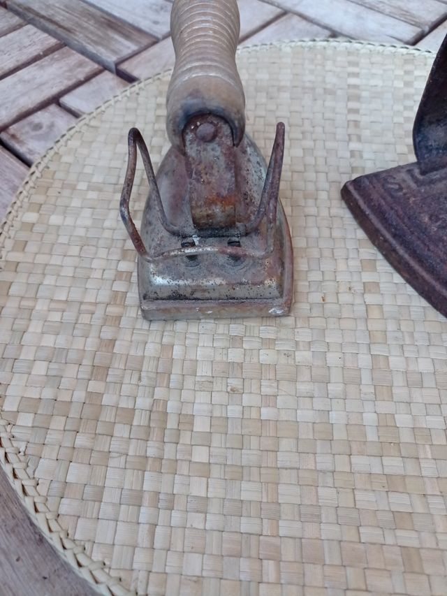 Lote 2 planchas antiguas.