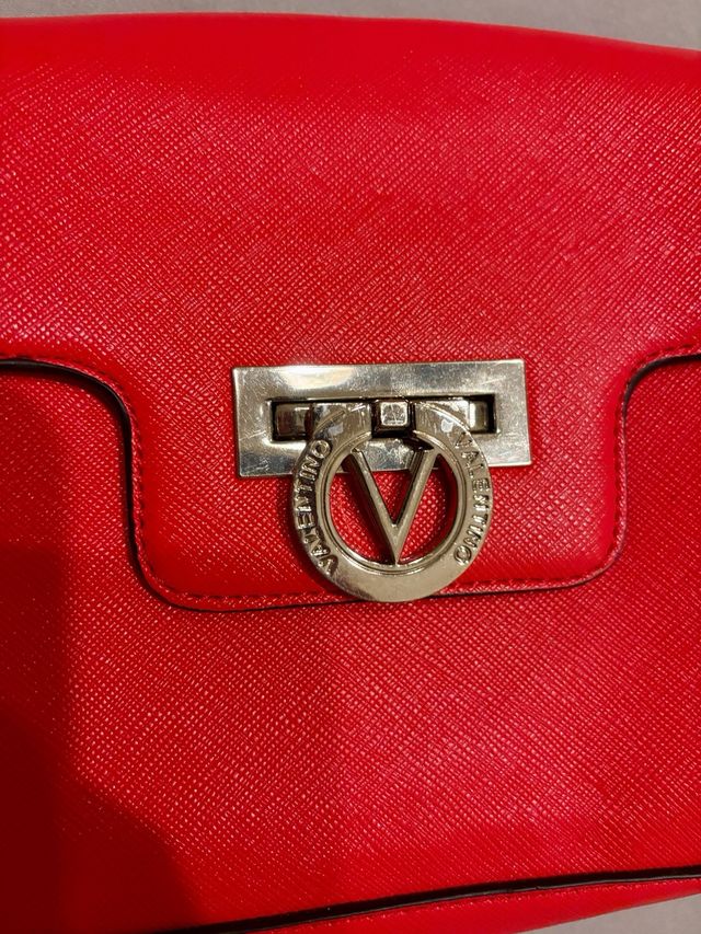 Bolso bandolera de color rojo