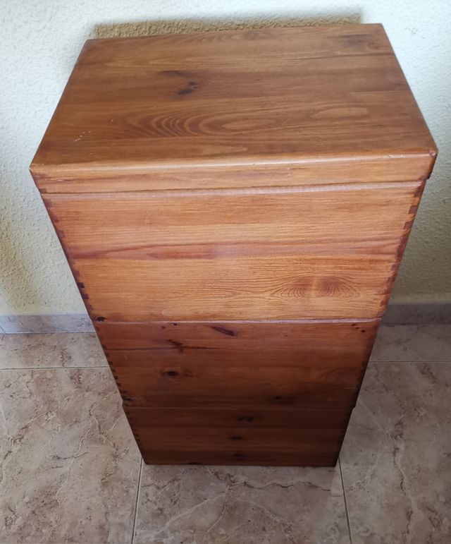 Cajones apilables de madera artesanal