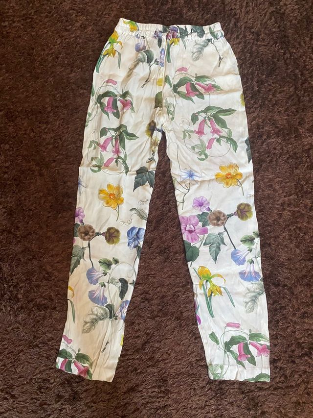 Pantalones flojos de zara