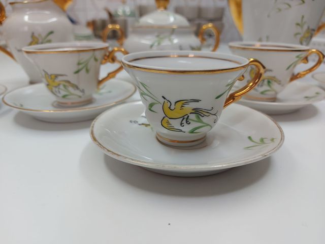 Antiguo juego de café de porcelana.