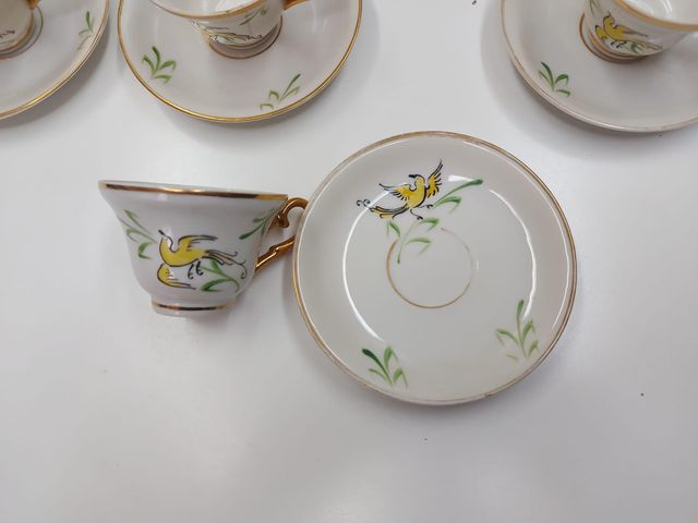 Antiguo juego de café de porcelana.