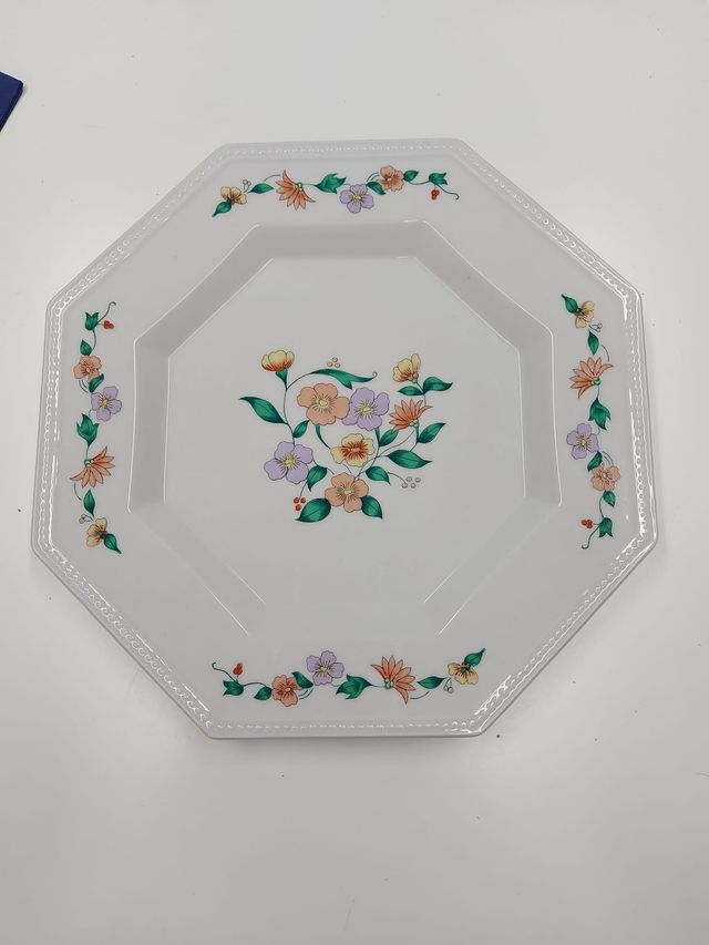 Plato hexagonal cerámica china.
