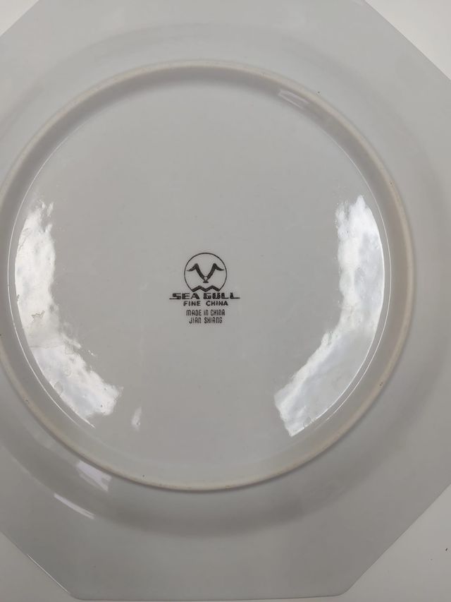 Plato hexagonal cerámica china.