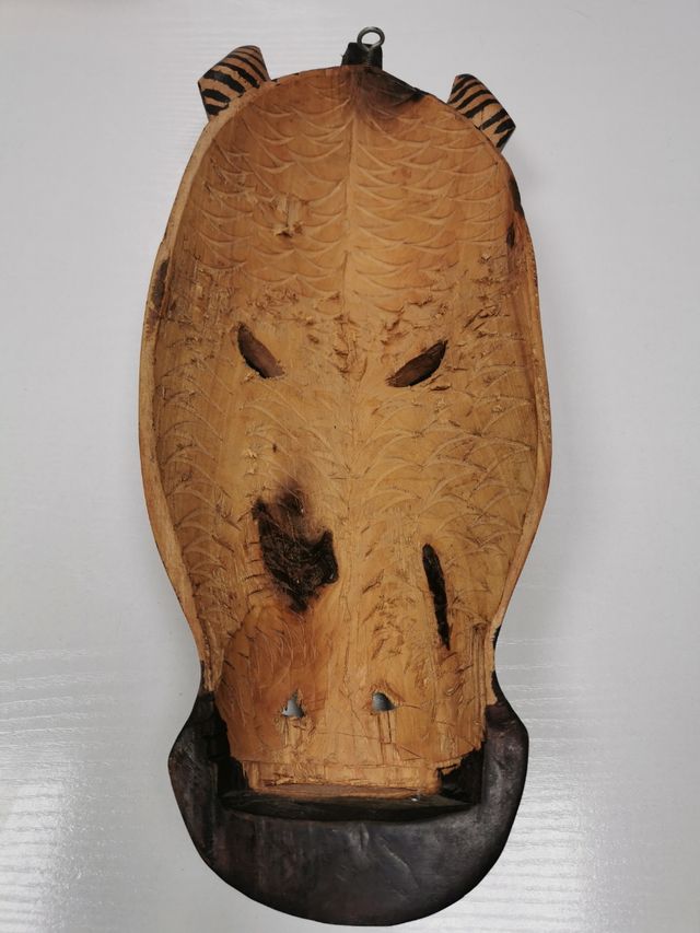 Máscara africana de jirafa tallada madera maciza