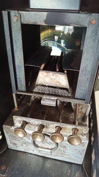Antigua linterna mágica 1890 con cristales Louvre