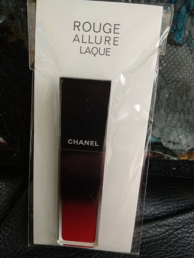 Broche/Pin Chanel nuevo plastificado a estrenar