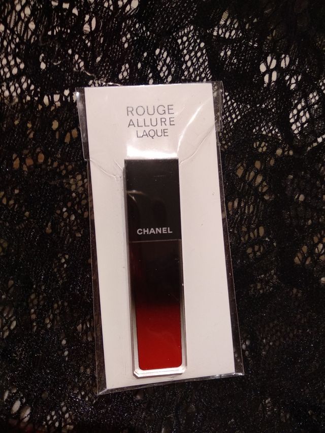 Broche/Pin Chanel nuevo plastificado a estrenar