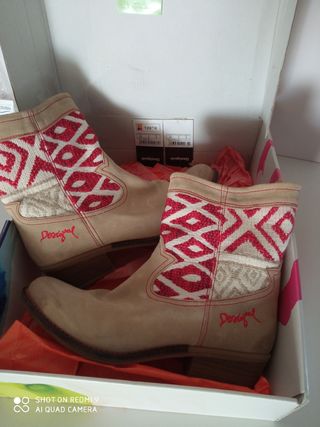 Botas Camperas Desigual de segunda mano por 35 EUR en Zaragoza en WALLAPOP