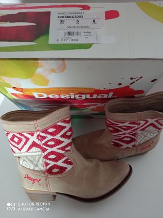 Botas Camperas Desigual de segunda mano por 35 EUR en Zaragoza en WALLAPOP