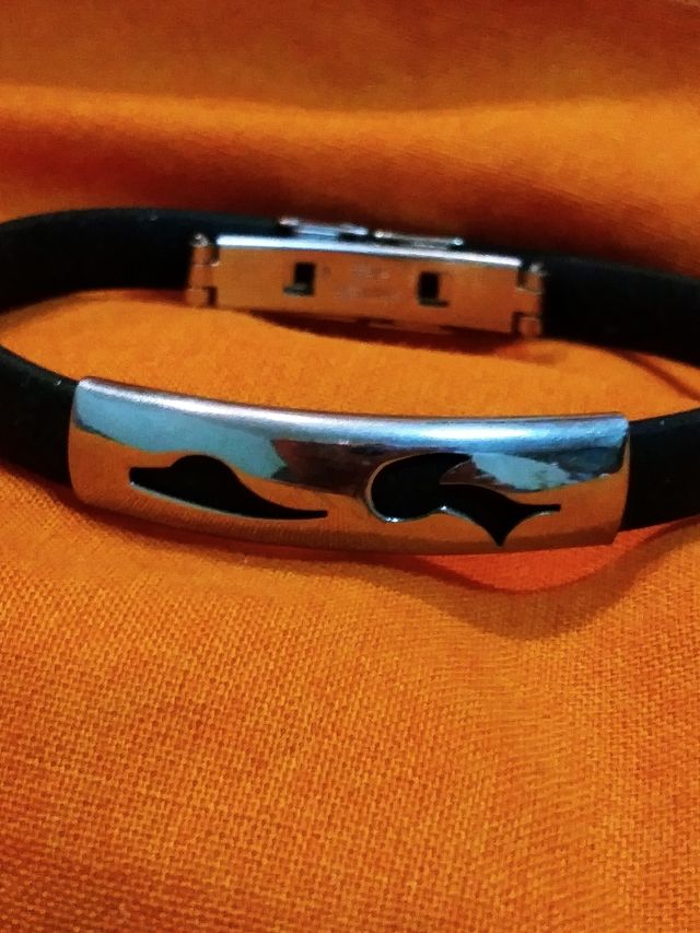 Pulsera negra y plata