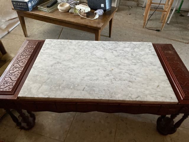 Mesa de salon con marmol