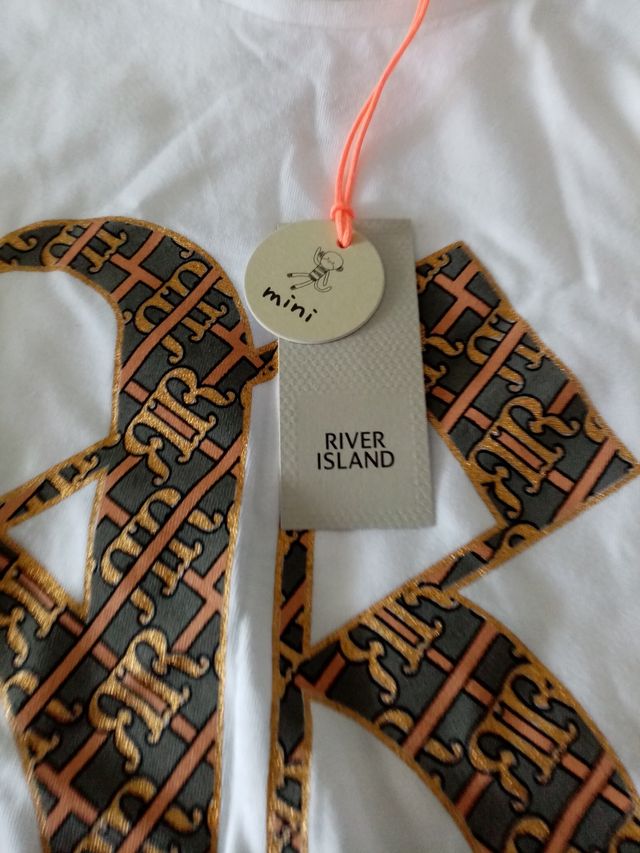 Vendo camiseta y dos pantalones niños