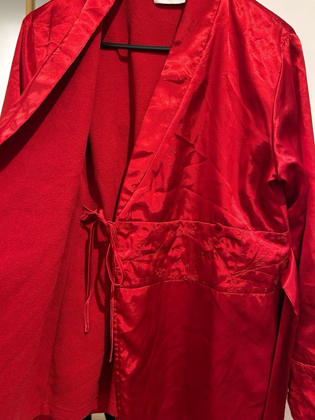 Pijama y bata rojo satinado Talla M Marca ETAM