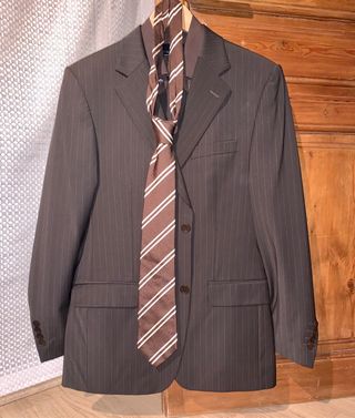 TRAJE ZARA RAYA DIPLOMÁTICA de segunda mano por 10 EUR en Barcelona en  WALLAPOP