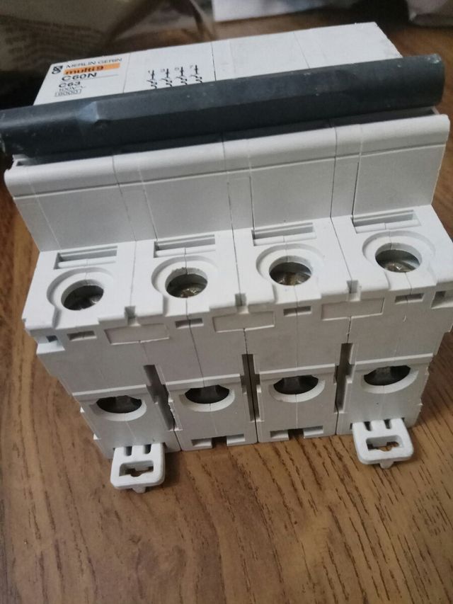 Interruptor Magnetotérmico 4P 63A. Nuevo
