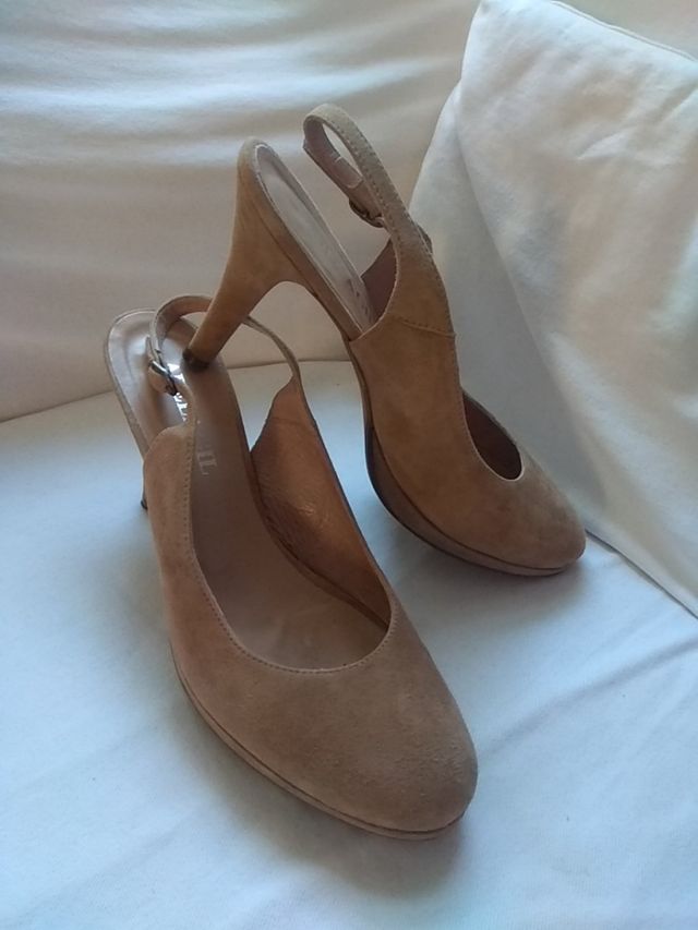 TRACOLLA IN PELLE SCAMOSCIATA CON TACCO ALTO IN BEIGE N. 40/41.