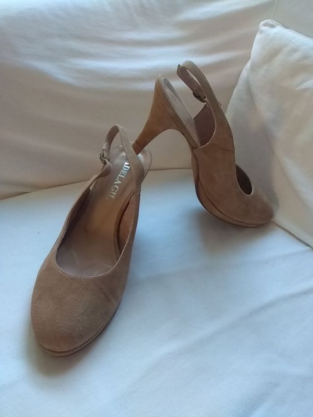 TRACOLLA IN PELLE SCAMOSCIATA CON TACCO ALTO IN BEIGE N. 40/41.