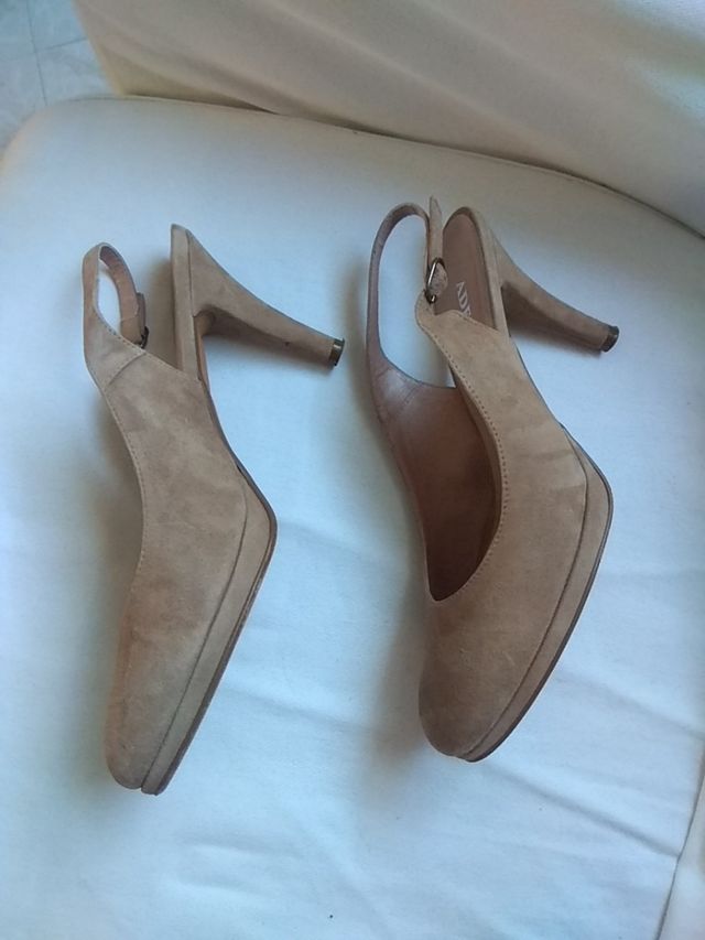 TRACOLLA IN PELLE SCAMOSCIATA CON TACCO ALTO IN BEIGE N. 40/41.