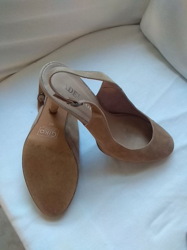 TRACOLLA IN PELLE SCAMOSCIATA CON TACCO ALTO IN BEIGE N. 40/41.