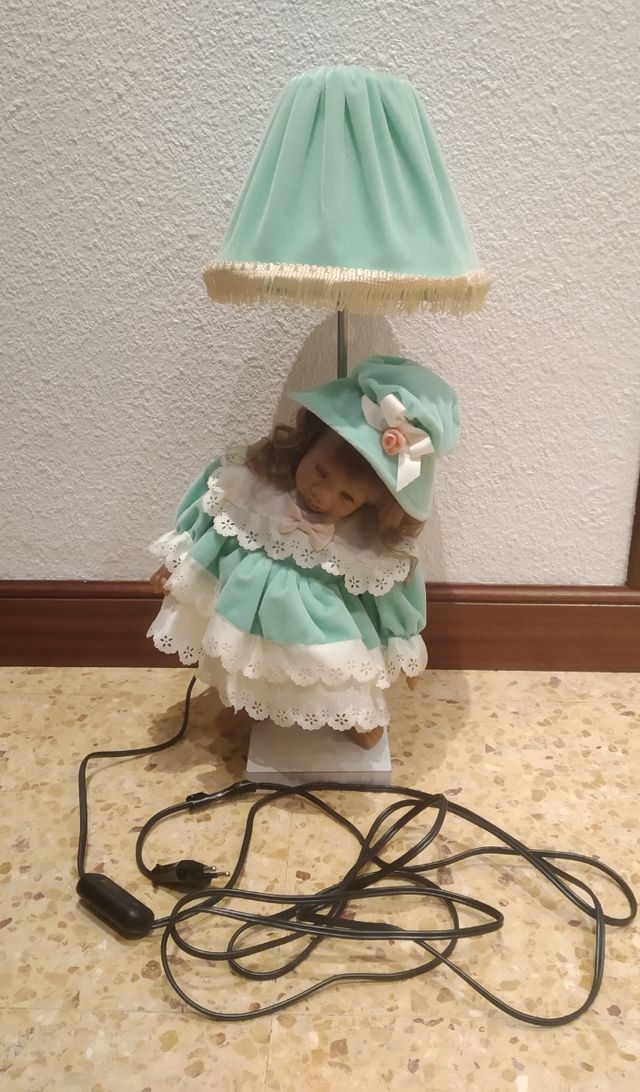 Lámpara con Muñeca
