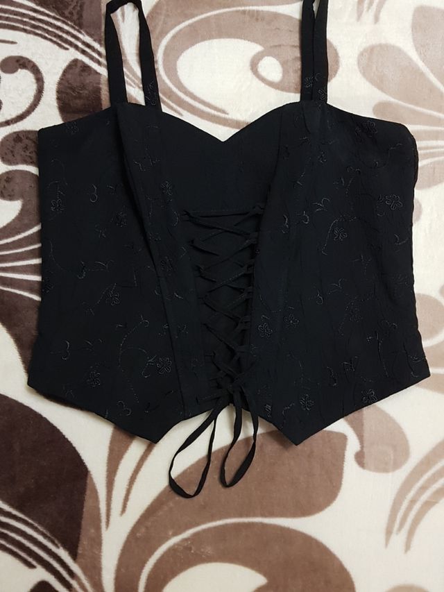 Conjunto corpiño y falda