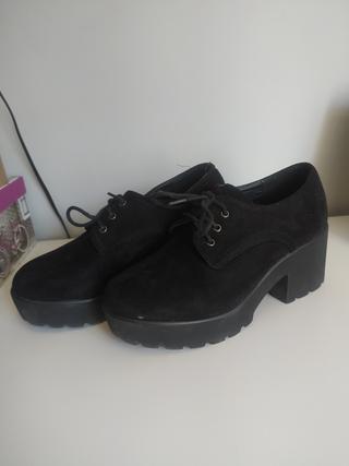 Zapatos acordonados con plataforma de segunda mano por 10 EUR en Los  Barrios en WALLAPOP