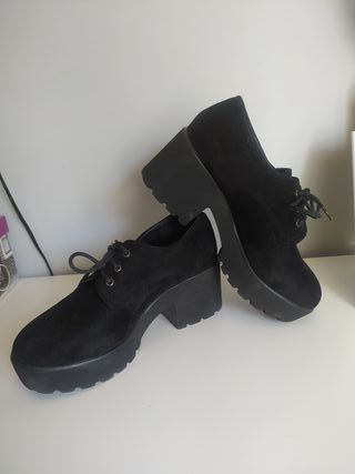 Zapatos acordonados con plataforma de segunda mano por 10 EUR en Los  Barrios en WALLAPOP