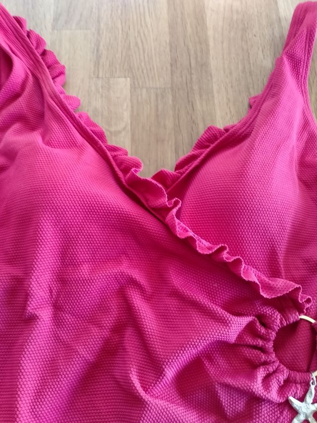 Bañador corte inglés,con la etiqueta puesta.