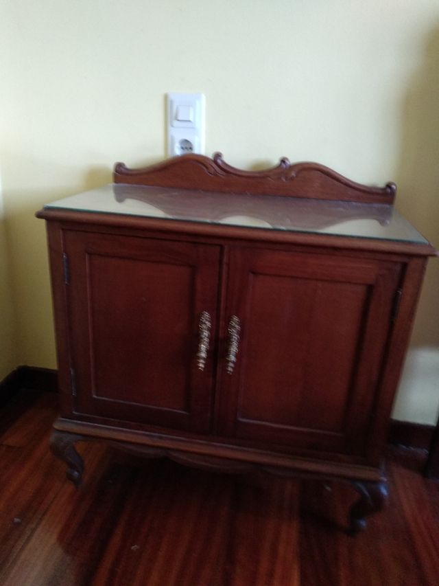 Conjunto dormitorio madera sin armario