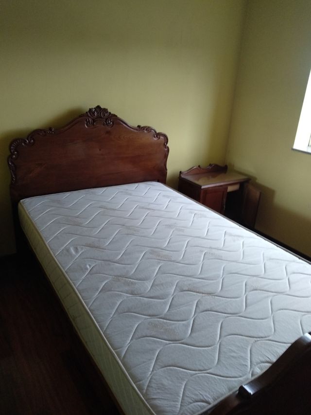 Conjunto dormitorio madera sin armario